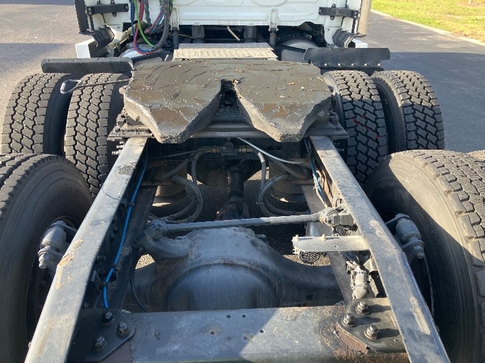 Sleeper Tractor-Heavy Duty Tractors-Freightliner-2022-T12664ST-Tampa-FL-566,212\n\t\tmiles-$ 68,500 - Image 6
