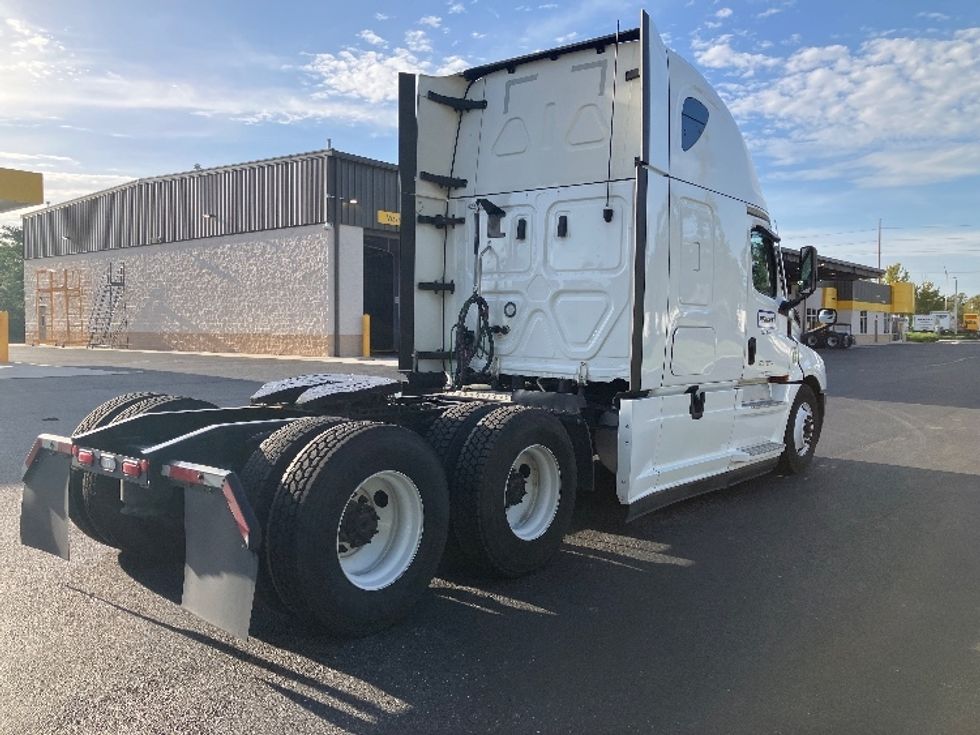 Sleeper Tractor-Heavy Duty Tractors-Freightliner-2022-T12664ST-Tampa-FL-566,212\n\t\tmiles-$ 68,500 - Image 7