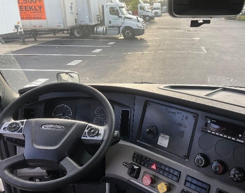 Sleeper Tractor-Heavy Duty Tractors-Freightliner-2022-T12664ST-Tampa-FL-566,773\n\t\tmiles-$ 59,750 - Image 11