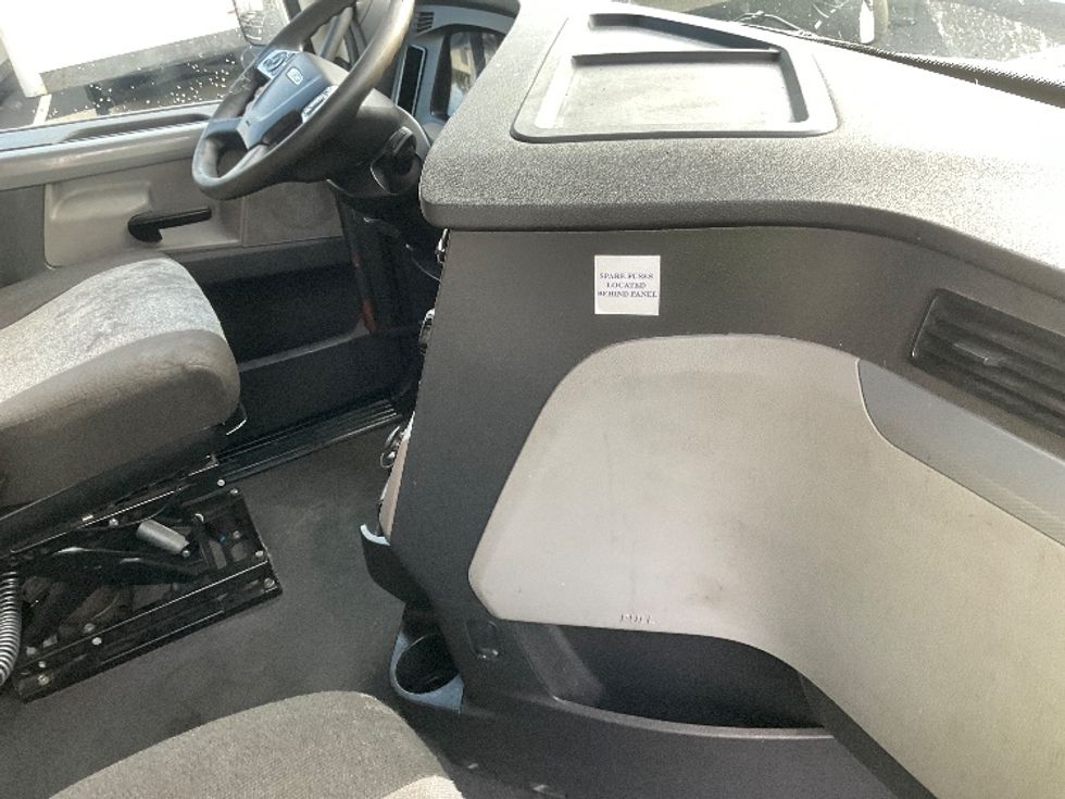 Sleeper Tractor-Heavy Duty Tractors-Freightliner-2022-T12664ST-Tampa-FL-566,773\n\t\tmiles-$ 59,750 - Image 14