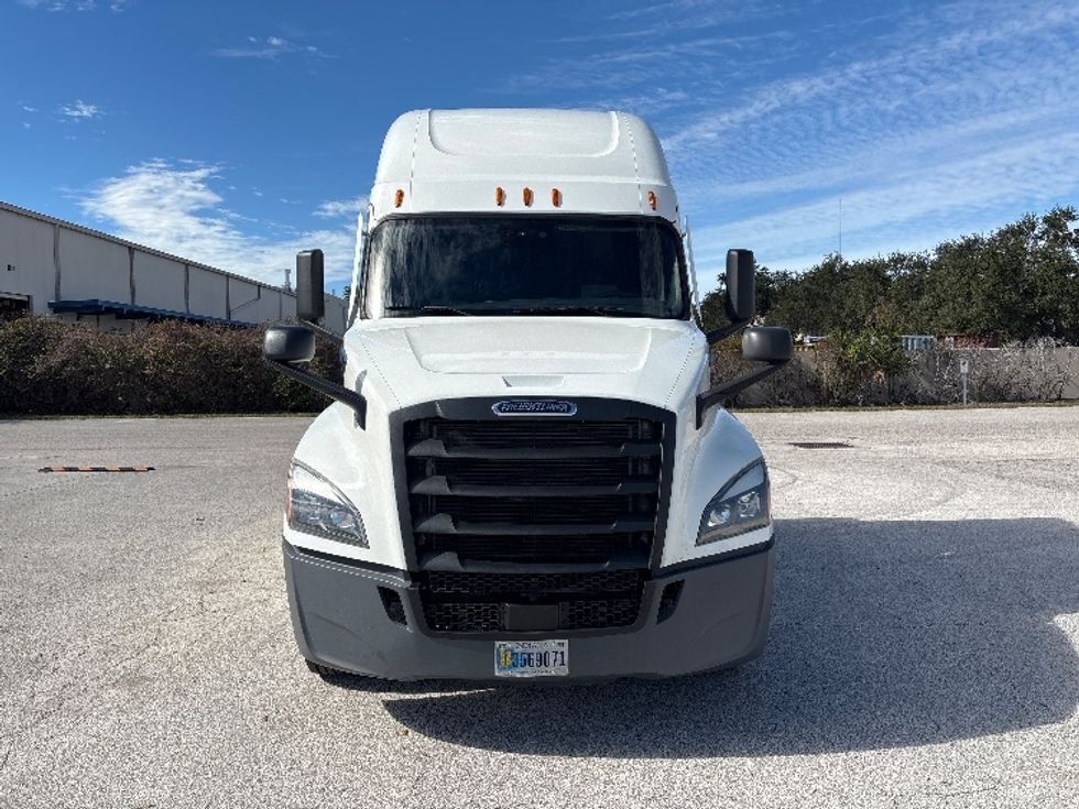 Sleeper Tractor-Heavy Duty Tractors-Freightliner-2022-T12664ST-Tampa-FL-566,773\n\t\tmiles-$ 59,750 - Image 2