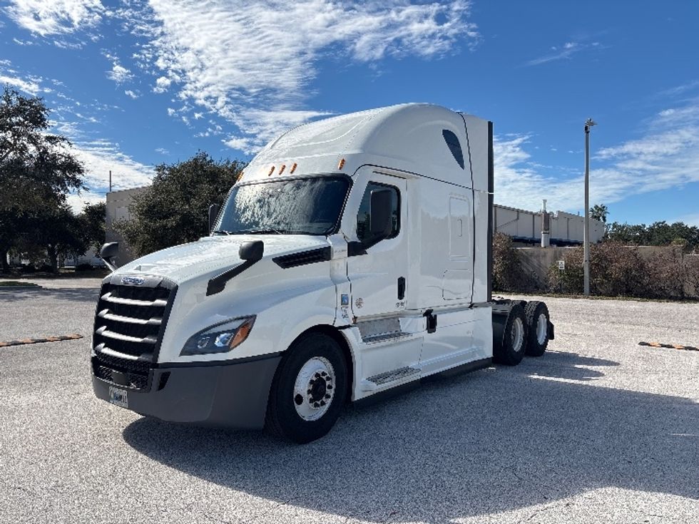 Sleeper Tractor-Heavy Duty Tractors-Freightliner-2022-T12664ST-Tampa-FL-566,773\n\t\tmiles-$ 59,750 - Image 3