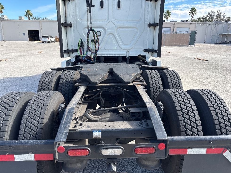 Sleeper Tractor-Heavy Duty Tractors-Freightliner-2022-T12664ST-Tampa-FL-566,773\n\t\tmiles-$ 59,750 - Image 6