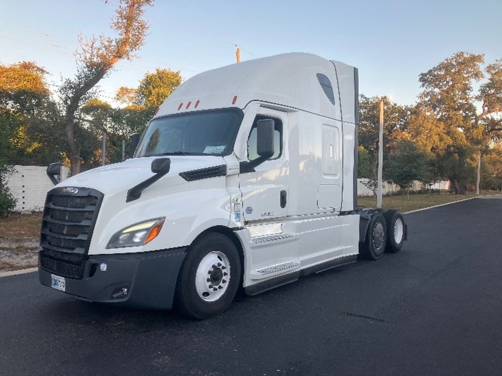 Sleeper Tractor-Heavy Duty Tractors-Freightliner-2022-T12664ST-Tampa-FL-647,807\n\t\tmiles-$ 54,500 - Image 3