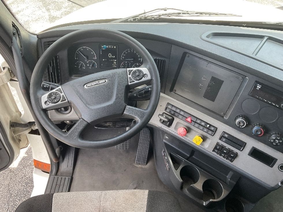 Sleeper Tractor-Heavy Duty Tractors-Freightliner-2022-T12664ST-Tampa-FL-655,472\n\t\tmiles-$ 64,250 - Image 11