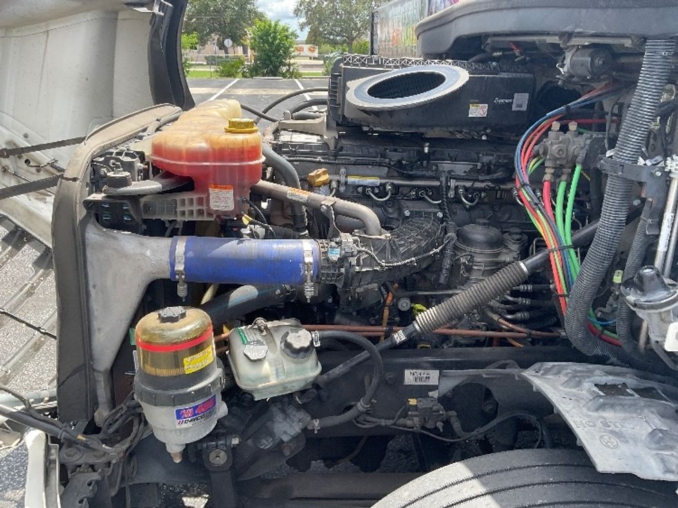 Sleeper Tractor-Heavy Duty Tractors-Freightliner-2022-T12664ST-Tampa-FL-655,472\n\t\tmiles-$ 64,250 - Image 21