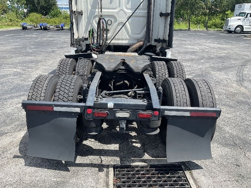Sleeper Tractor-Heavy Duty Tractors-Freightliner-2022-T12664ST-Tampa-FL-655,472\n\t\tmiles-$ 64,250 - Image 6
