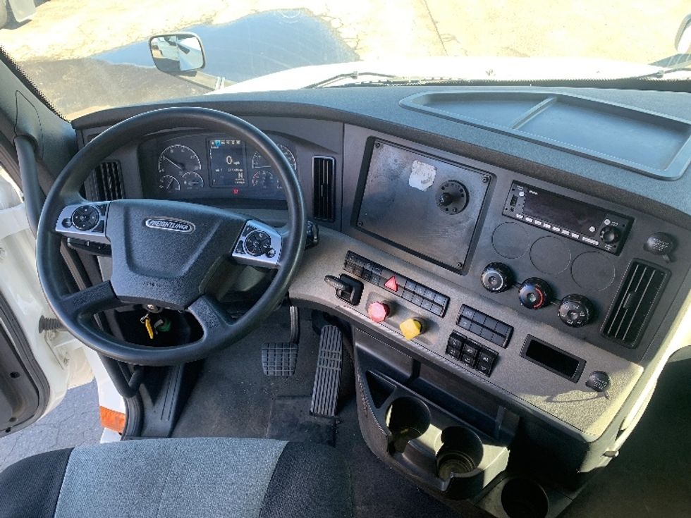 Sleeper Tractor-Heavy Duty Tractors-Freightliner-2022-T12664ST-Torrance-CA-247,405\n\t\tmiles-$ 104,000 - Image 11