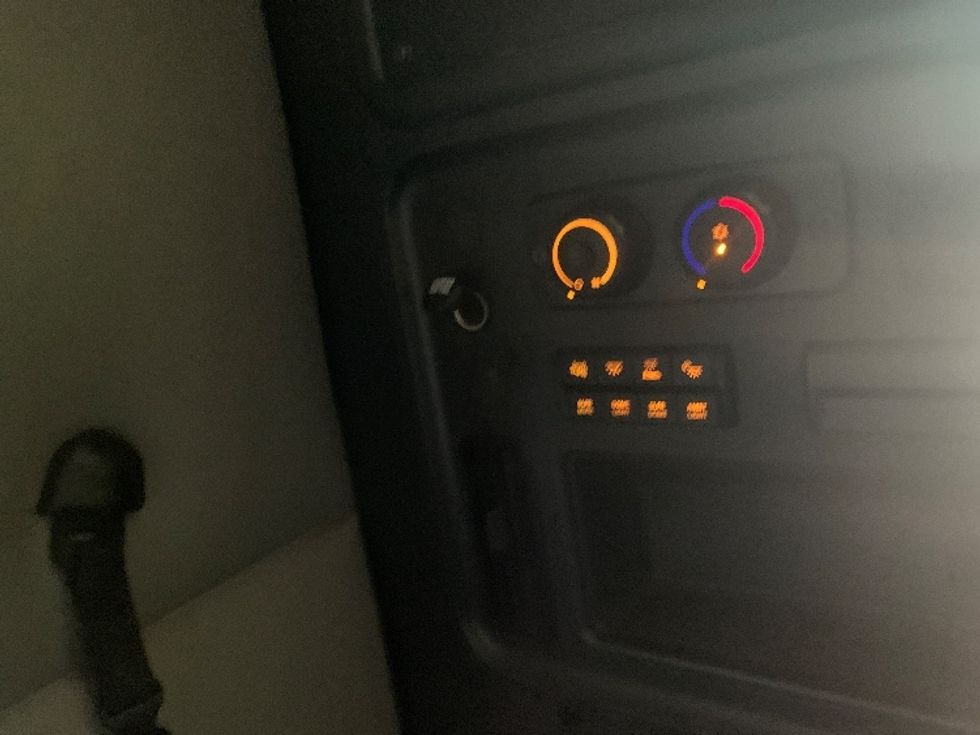 Sleeper Tractor-Heavy Duty Tractors-Freightliner-2022-T12664ST-Torrance-CA-247,405\n\t\tmiles-$ 104,000 - Image 18