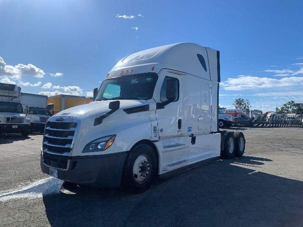 Sleeper Tractor-Heavy Duty Tractors-Freightliner-2022-T12664ST-Torrance-CA-247,405\n\t\tmiles-$ 104,000 - Image 3
