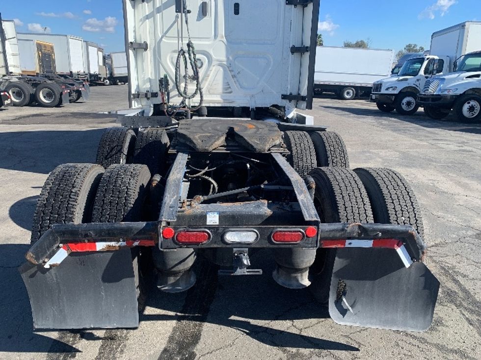 Sleeper Tractor-Heavy Duty Tractors-Freightliner-2022-T12664ST-Torrance-CA-247,405\n\t\tmiles-$ 104,000 - Image 6