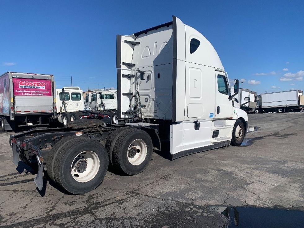 Sleeper Tractor-Heavy Duty Tractors-Freightliner-2022-T12664ST-Torrance-CA-247,405\n\t\tmiles-$ 104,000 - Image 7