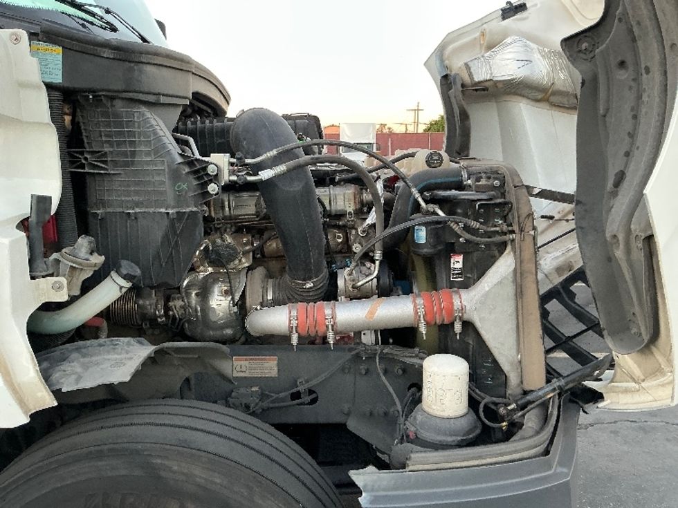 Sleeper Tractor-Heavy Duty Tractors-Freightliner-2022-T12664ST-Torrance-CA-299,546\n\t\tmiles-$ 93,250 - Image 20