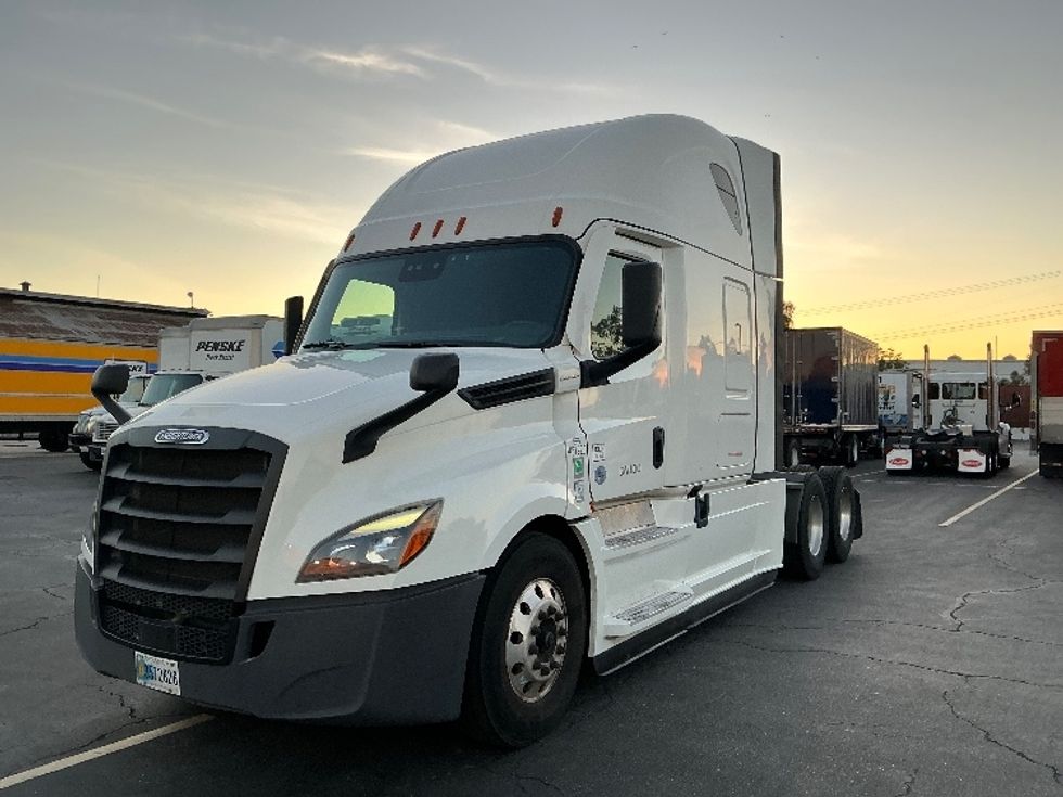Sleeper Tractor-Heavy Duty Tractors-Freightliner-2022-T12664ST-Torrance-CA-299,546\n\t\tmiles-$ 93,250 - Image 3