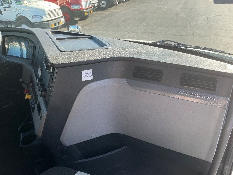 Sleeper Tractor-Heavy Duty Tractors-Freightliner-2022-T12664ST-Torrance-CA-350,197\n\t\tmiles-$ 90,500 - Image 14