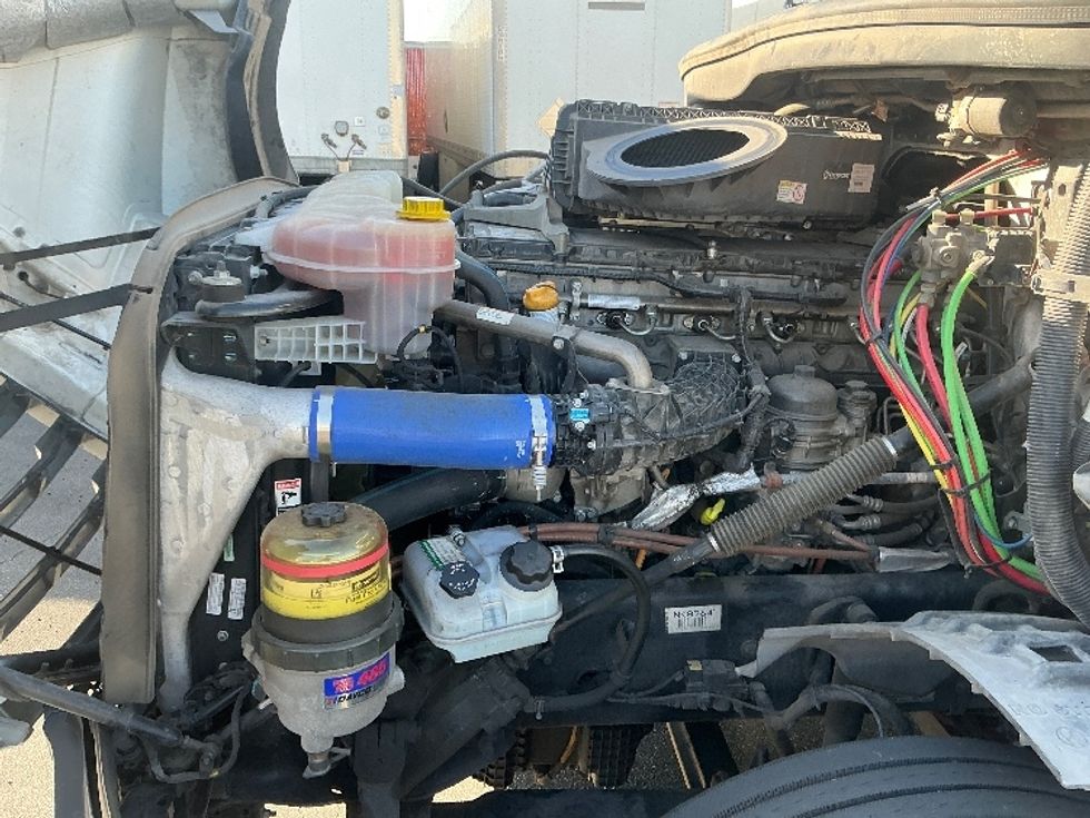 Sleeper Tractor-Heavy Duty Tractors-Freightliner-2022-T12664ST-Torrance-CA-350,197\n\t\tmiles-$ 90,500 - Image 21