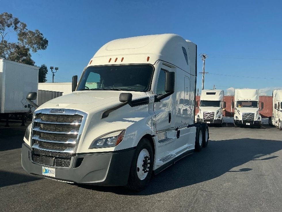 Sleeper Tractor-Heavy Duty Tractors-Freightliner-2022-T12664ST-Torrance-CA-350,197\n\t\tmiles-$ 90,500 - Image 3
