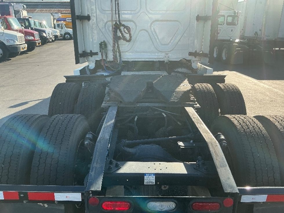 Sleeper Tractor-Heavy Duty Tractors-Freightliner-2022-T12664ST-Torrance-CA-350,197\n\t\tmiles-$ 90,500 - Image 6