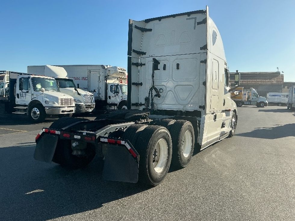 Sleeper Tractor-Heavy Duty Tractors-Freightliner-2022-T12664ST-Torrance-CA-350,197\n\t\tmiles-$ 90,500 - Image 7
