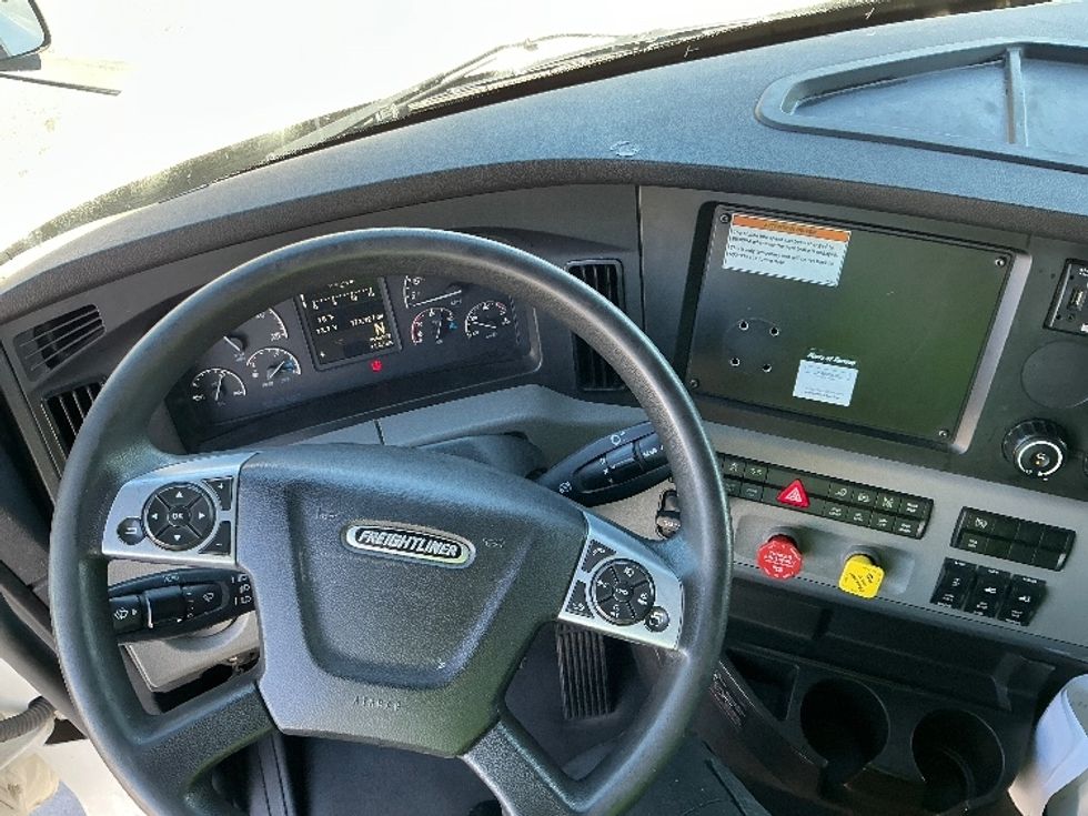 Sleeper Tractor-Heavy Duty Tractors-Freightliner-2022-T12664ST-Torrance-CA-373,928\n\t\tmiles-$ 85,000 - Image 10