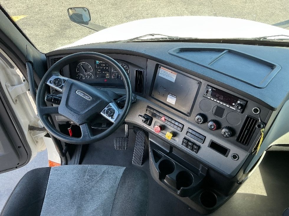 Sleeper Tractor-Heavy Duty Tractors-Freightliner-2022-T12664ST-Torrance-CA-373,928\n\t\tmiles-$ 85,000 - Image 11