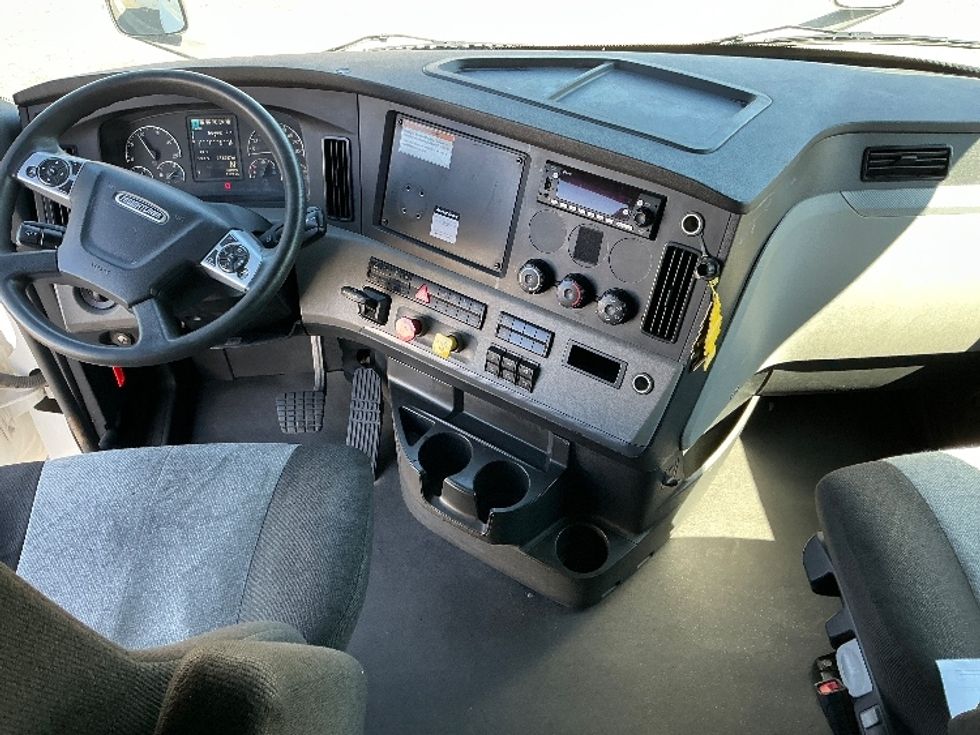 Sleeper Tractor-Heavy Duty Tractors-Freightliner-2022-T12664ST-Torrance-CA-373,928\n\t\tmiles-$ 85,000 - Image 12