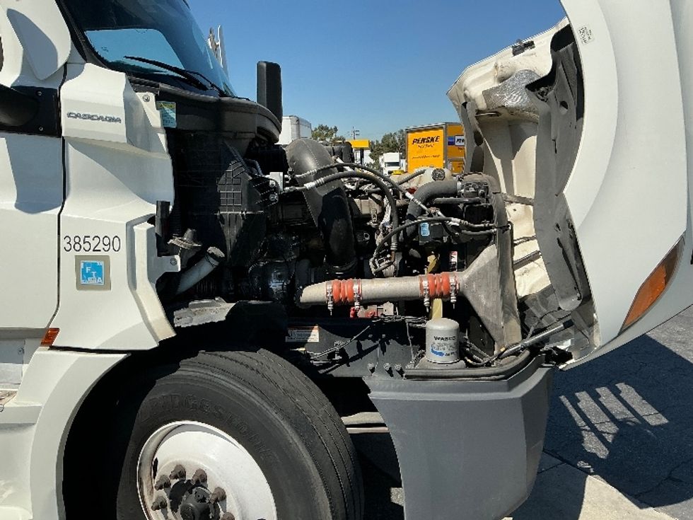 Sleeper Tractor-Heavy Duty Tractors-Freightliner-2022-T12664ST-Torrance-CA-373,928\n\t\tmiles-$ 85,000 - Image 17