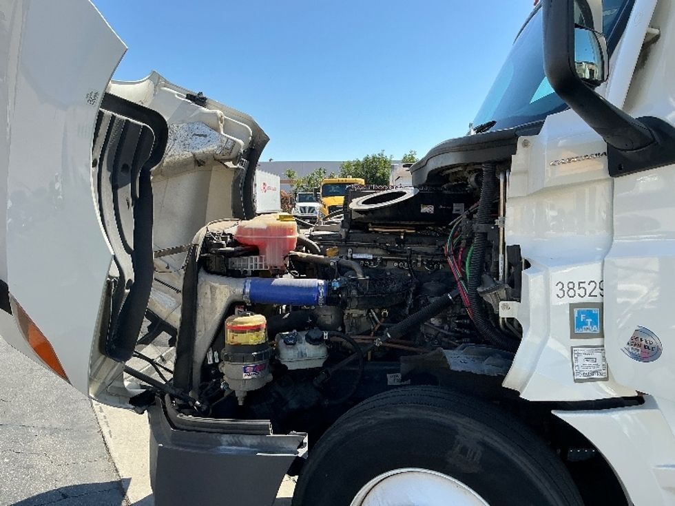 Sleeper Tractor-Heavy Duty Tractors-Freightliner-2022-T12664ST-Torrance-CA-373,928\n\t\tmiles-$ 85,000 - Image 18