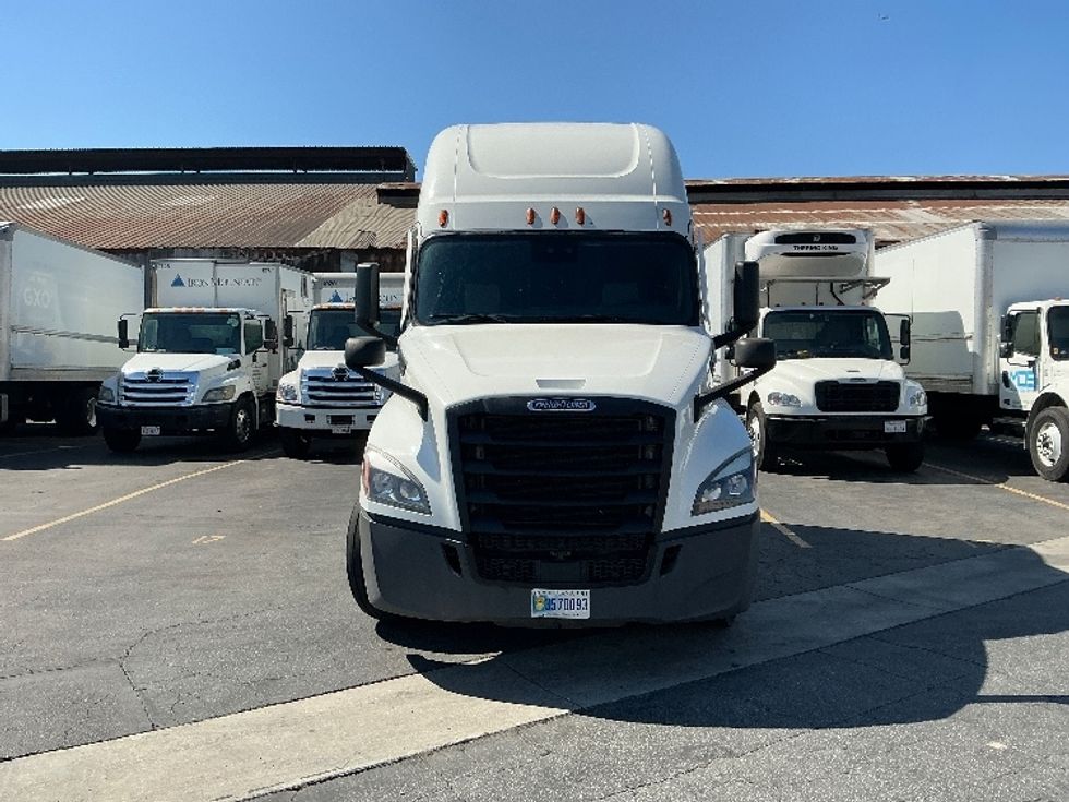 Sleeper Tractor-Heavy Duty Tractors-Freightliner-2022-T12664ST-Torrance-CA-373,928\n\t\tmiles-$ 85,000 - Image 2