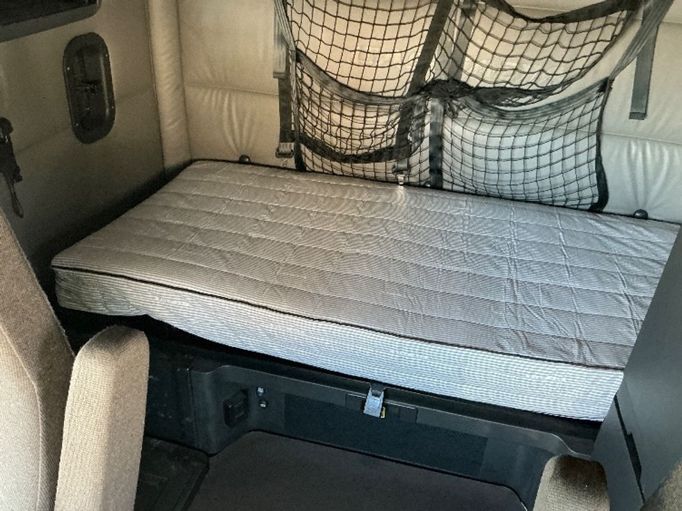 Sleeper Tractor-Heavy Duty Tractors-Freightliner-2022-T12664ST-Torrance-CA-373,928\n\t\tmiles-$ 85,000 - Image 20