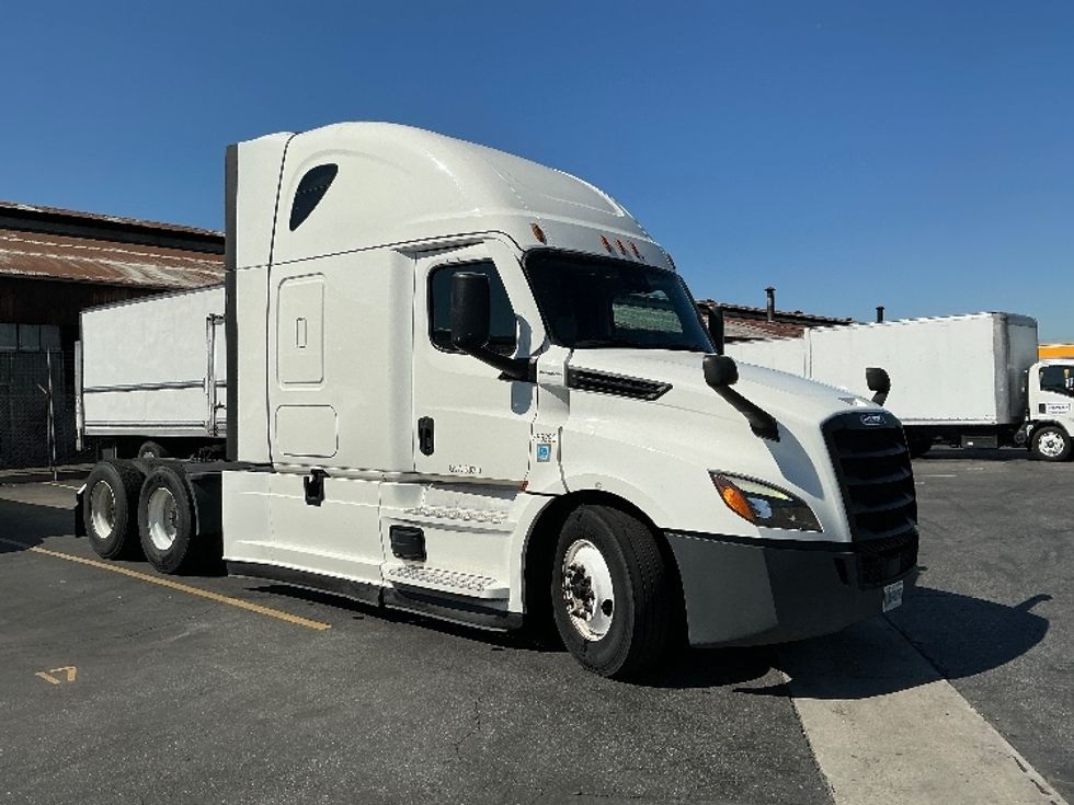 Sleeper Tractor-Heavy Duty Tractors-Freightliner-2022-T12664ST-Torrance-CA-373,928\n\t\tmiles-$ 85,000 - Image 3