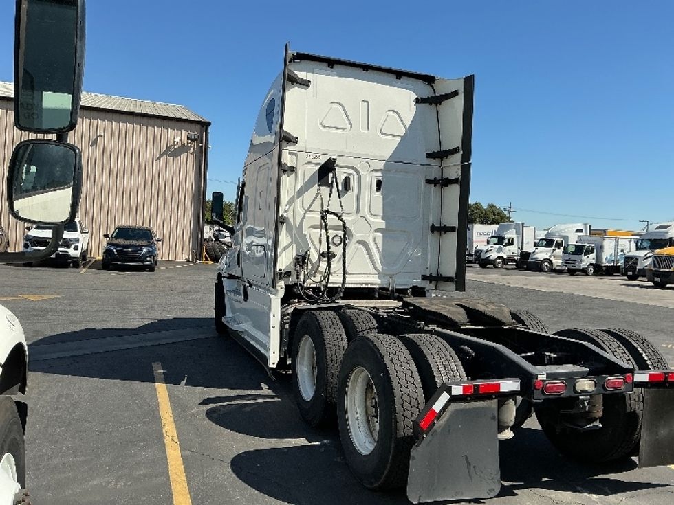 Sleeper Tractor-Heavy Duty Tractors-Freightliner-2022-T12664ST-Torrance-CA-373,928\n\t\tmiles-$ 85,000 - Image 5