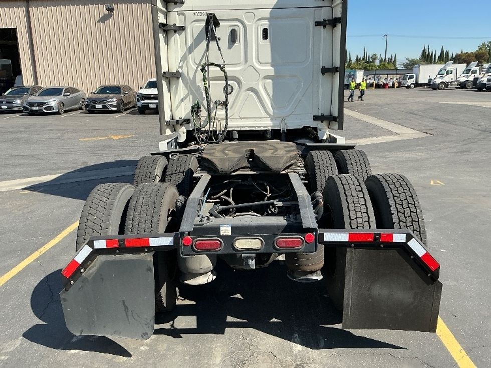 Sleeper Tractor-Heavy Duty Tractors-Freightliner-2022-T12664ST-Torrance-CA-373,928\n\t\tmiles-$ 85,000 - Image 6