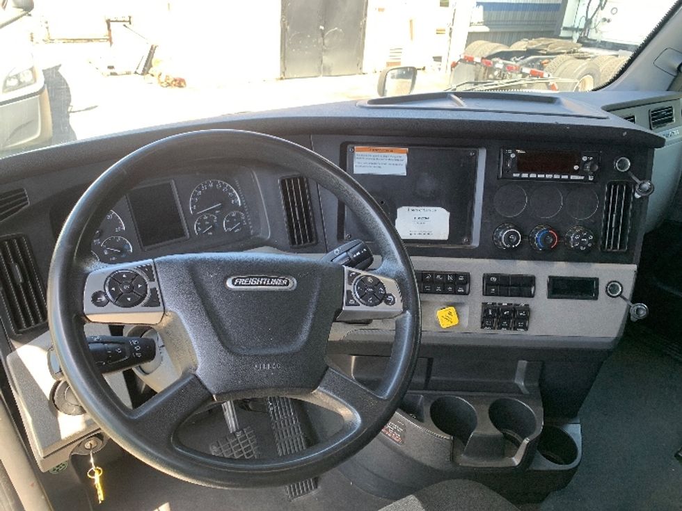 Sleeper Tractor-Heavy Duty Tractors-Freightliner-2022-T12664ST-Torrance-CA-384,105\n\t\tmiles-$ 85,000 - Image 11
