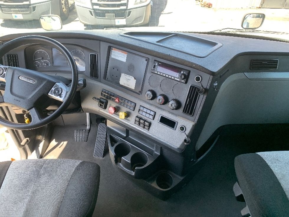 Sleeper Tractor-Heavy Duty Tractors-Freightliner-2022-T12664ST-Torrance-CA-384,105\n\t\tmiles-$ 85,000 - Image 12