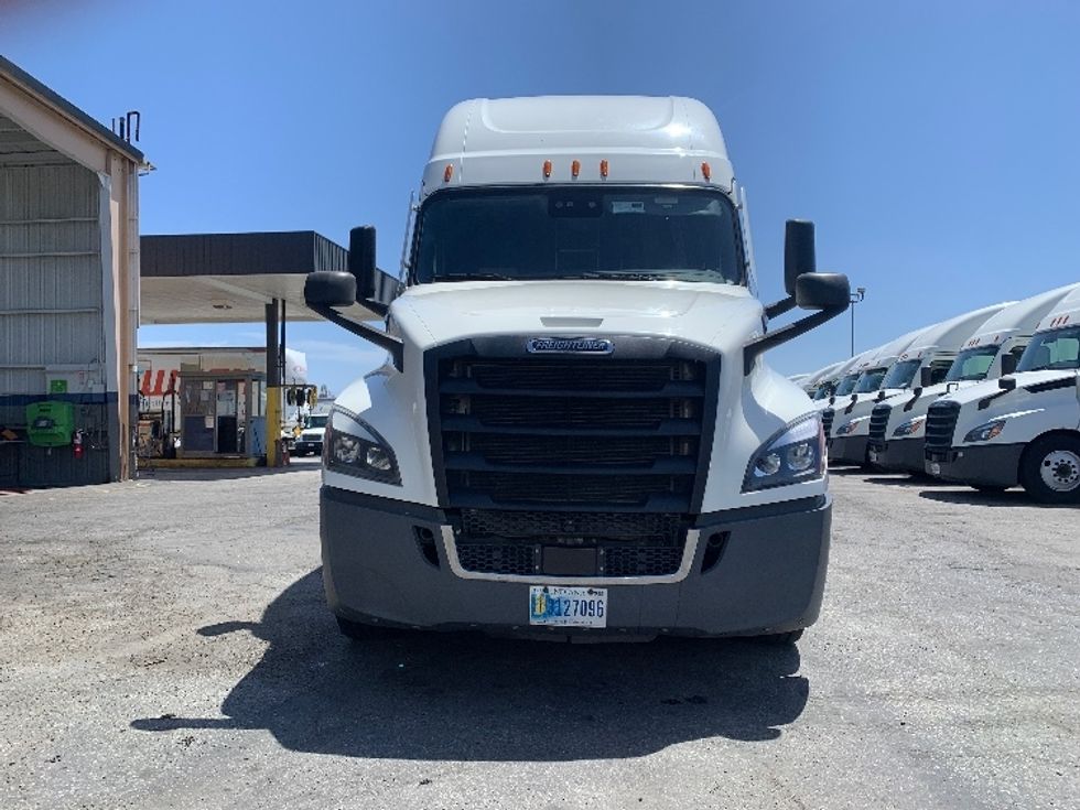 Sleeper Tractor-Heavy Duty Tractors-Freightliner-2022-T12664ST-Torrance-CA-384,105\n\t\tmiles-$ 85,000 - Image 2
