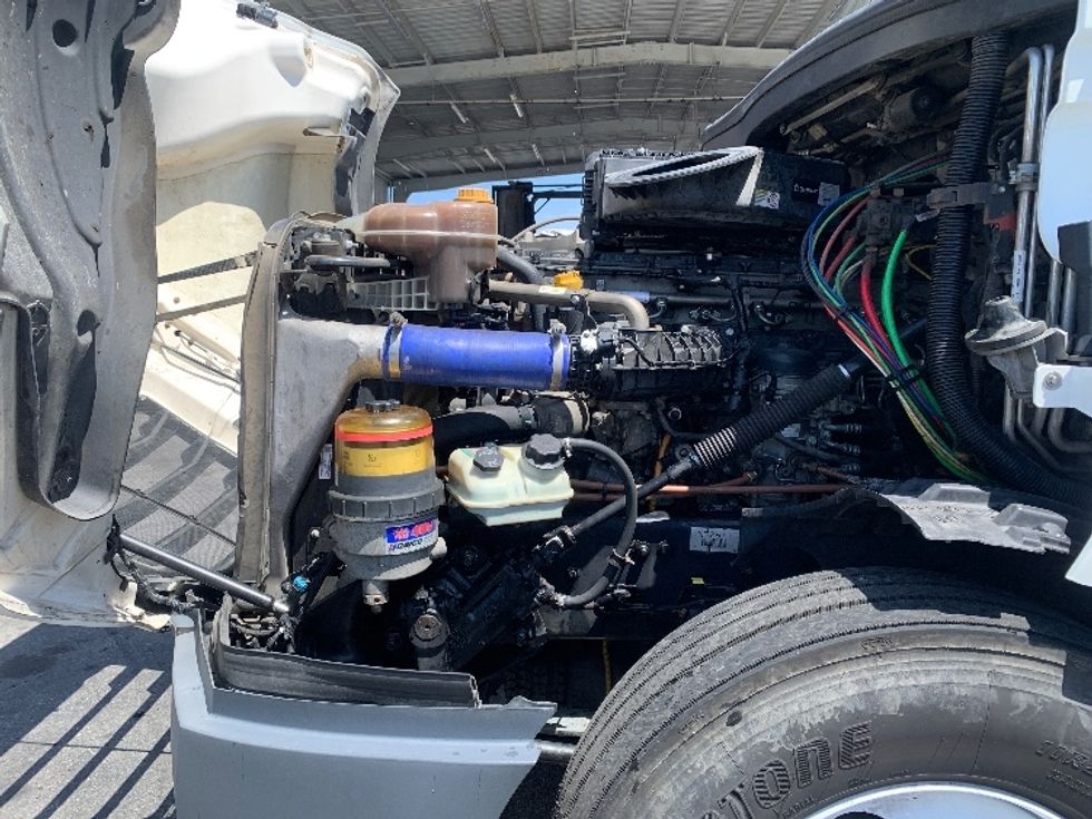 Sleeper Tractor-Heavy Duty Tractors-Freightliner-2022-T12664ST-Torrance-CA-384,105\n\t\tmiles-$ 85,000 - Image 21