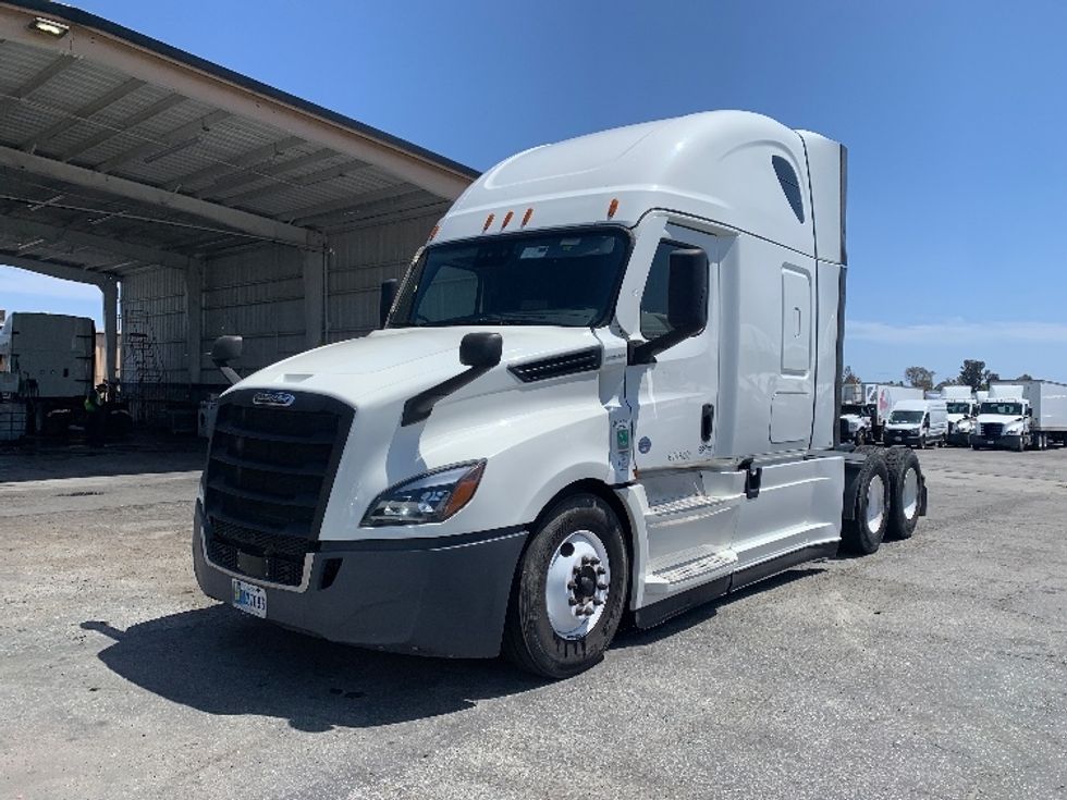 Sleeper Tractor-Heavy Duty Tractors-Freightliner-2022-T12664ST-Torrance-CA-384,105\n\t\tmiles-$ 85,000 - Image 3