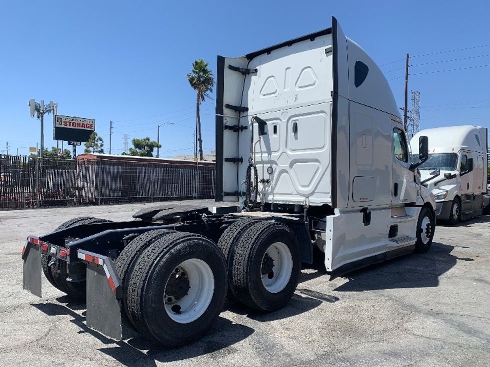 Sleeper Tractor-Heavy Duty Tractors-Freightliner-2022-T12664ST-Torrance-CA-384,105\n\t\tmiles-$ 85,000 - Image 7