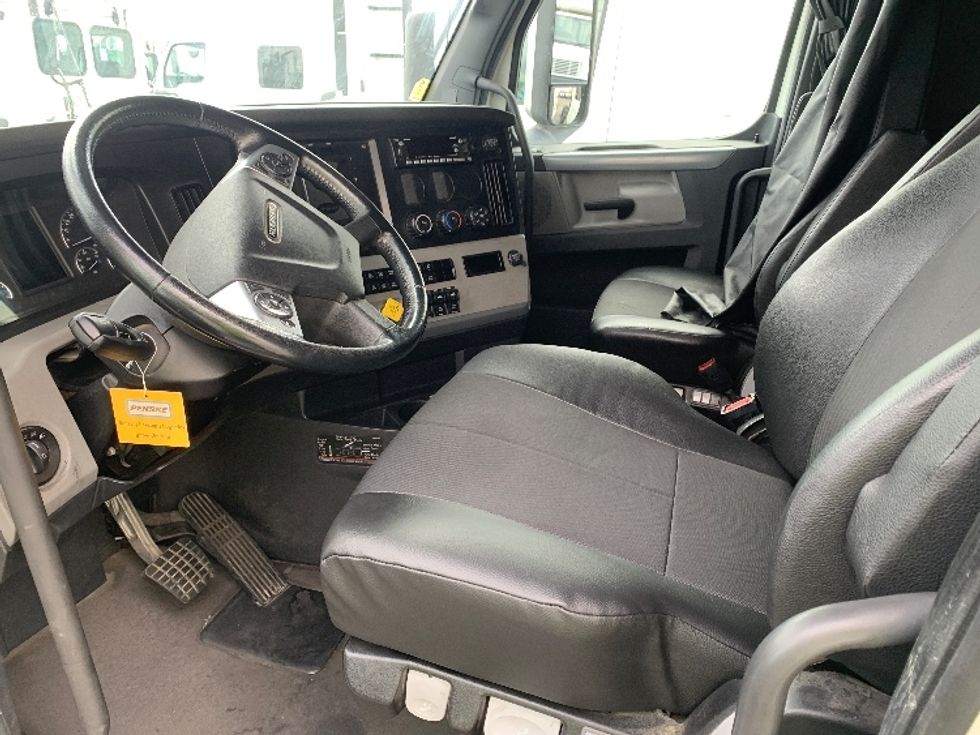 Sleeper Tractor-Heavy Duty Tractors-Freightliner-2022-T12664ST-Torrance-CA-449,545\n\t\tmiles-$ 80,250 - Image 10