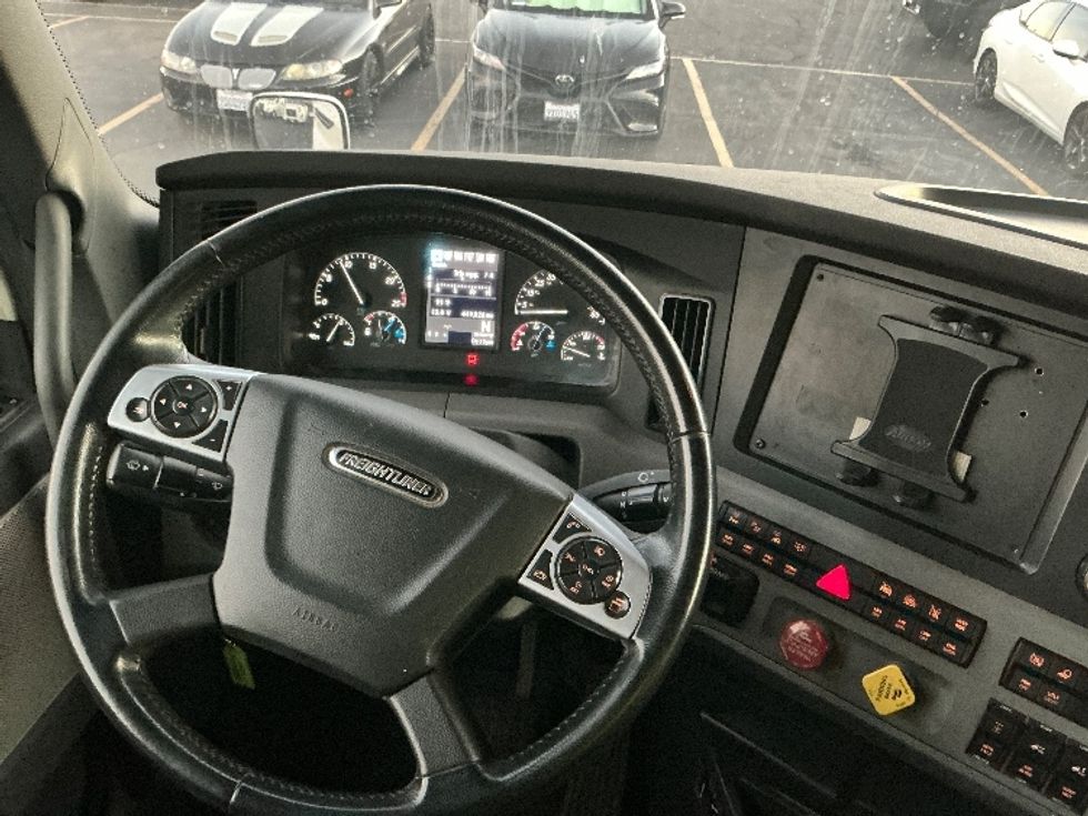 Sleeper Tractor-Heavy Duty Tractors-Freightliner-2022-T12664ST-Torrance-CA-449,545\n\t\tmiles-$ 80,250 - Image 11