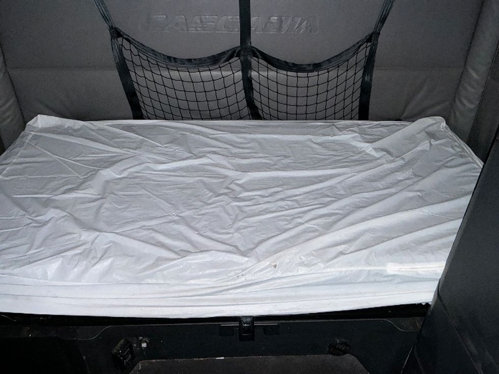 Sleeper Tractor-Heavy Duty Tractors-Freightliner-2022-T12664ST-Torrance-CA-449,545\n\t\tmiles-$ 80,250 - Image 17