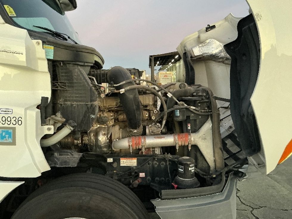 Sleeper Tractor-Heavy Duty Tractors-Freightliner-2022-T12664ST-Torrance-CA-449,545\n\t\tmiles-$ 80,250 - Image 20