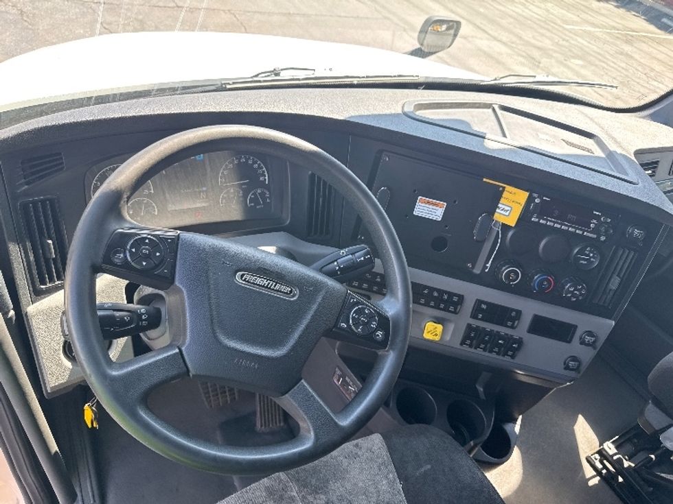 Sleeper Tractor-Heavy Duty Tractors-Freightliner-2022-T12664ST-Torrance-CA-474,163\n\t\tmiles-$ 78,750 - Image 11