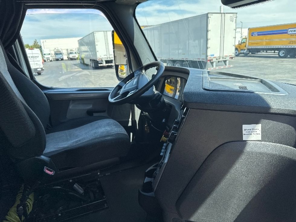 Sleeper Tractor-Heavy Duty Tractors-Freightliner-2022-T12664ST-Torrance-CA-474,163\n\t\tmiles-$ 78,750 - Image 14