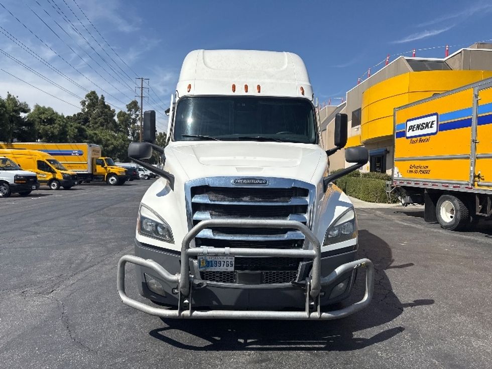 Sleeper Tractor-Heavy Duty Tractors-Freightliner-2022-T12664ST-Torrance-CA-474,163\n\t\tmiles-$ 78,750 - Image 2