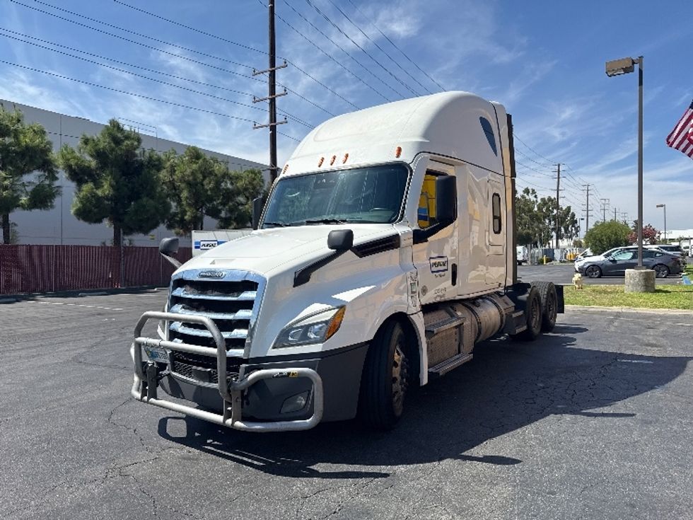 Sleeper Tractor-Heavy Duty Tractors-Freightliner-2022-T12664ST-Torrance-CA-474,163\n\t\tmiles-$ 78,750 - Image 3