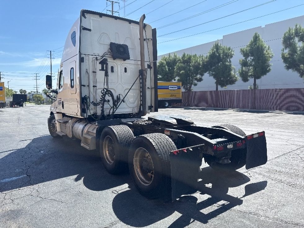 Sleeper Tractor-Heavy Duty Tractors-Freightliner-2022-T12664ST-Torrance-CA-474,163\n\t\tmiles-$ 78,750 - Image 5