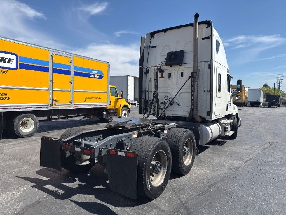 Sleeper Tractor-Heavy Duty Tractors-Freightliner-2022-T12664ST-Torrance-CA-474,163\n\t\tmiles-$ 78,750 - Image 7