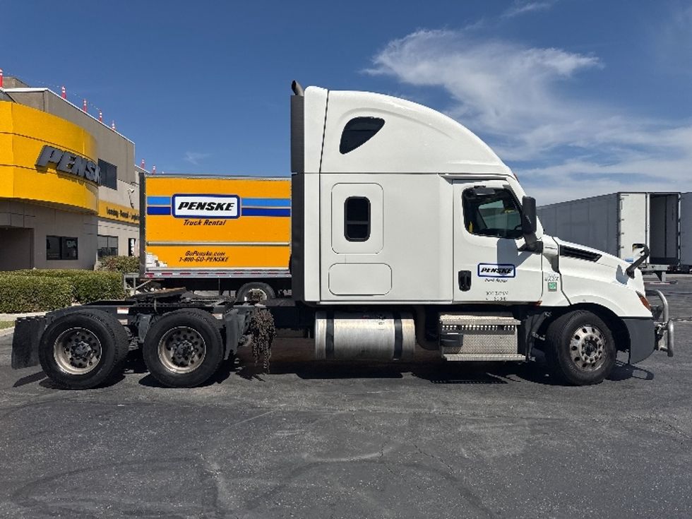 Sleeper Tractor-Heavy Duty Tractors-Freightliner-2022-T12664ST-Torrance-CA-474,163\n\t\tmiles-$ 78,750 - Image 8
